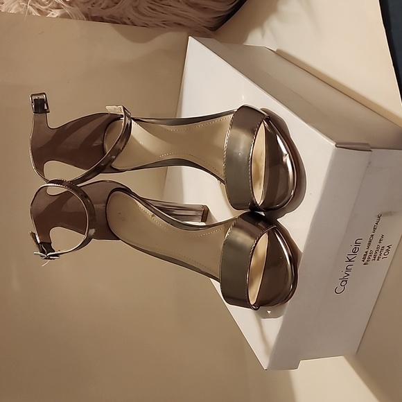 Calvin Klein "Abiba" size 10M, Mirror metallic heels. New - Picture 1 of 6